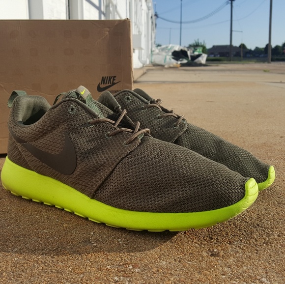 Nike Other - 🍏 MENS NIKE ROSHE